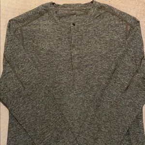 Men’s M Lululemon Henley long sleeve